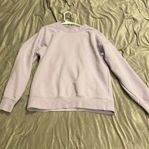 Purple-ish H&M Crewneck. Minimalistic design. Fits comfortably.
